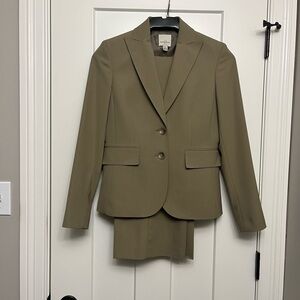 Anne Klein Women’s Pant Suit - Size 2